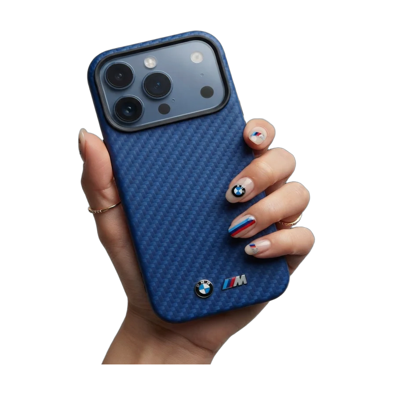 كفر BMW MagSafe Hard Case بنمط Carbon مع شعار معدني لهاتف iPhone 18 Pro Max