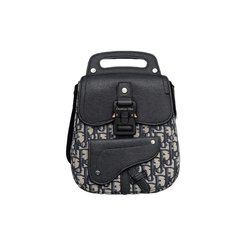 Oblique Mini Backpack – Black Edition | تصميم فاخر كلاسيكي | باقر ستور العراق